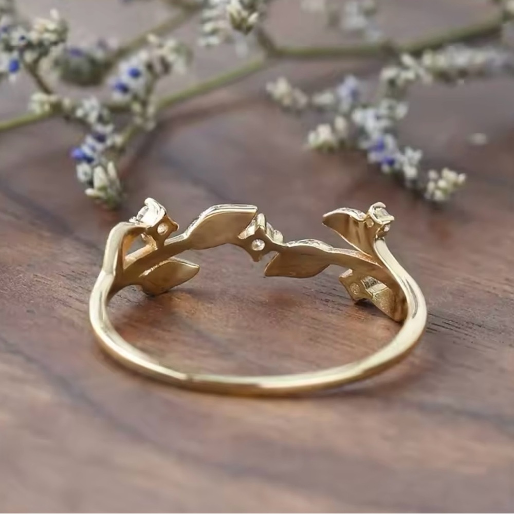 Gorgeous Branch Leaf Ring Cubic Zirconia size 7 - Picture 5 of 6